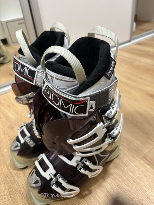 Buty narciarskie 24,5 i kask  Atomic