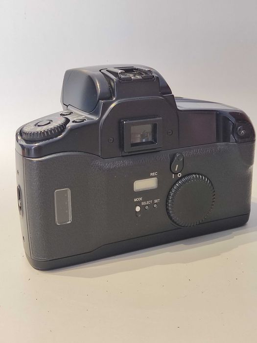 Canon EOS 100QD - Câmara Analógica