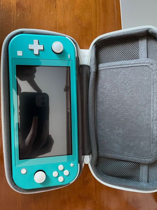 Nintendo Switch Lite Turquesa c/ jogo Animal Crossing e capa Nintendo