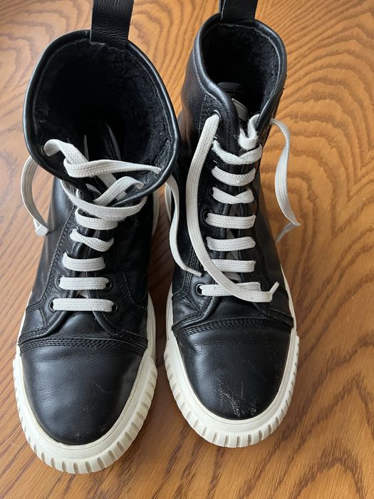 Черевики жіночі ( спорт) Estro б/в