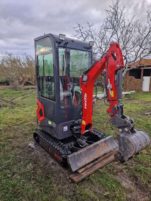 Serviço de Mini Giratória Escavadora