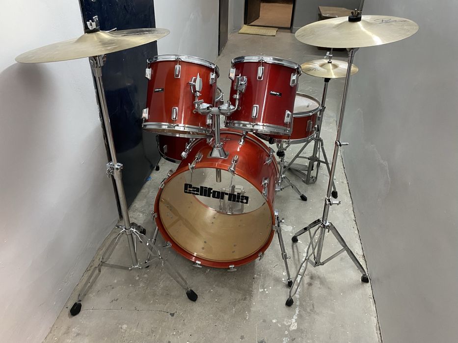 Perkusja California lakierowana 12’ 13’ 16’ 22’ czerwona wysylka zesta