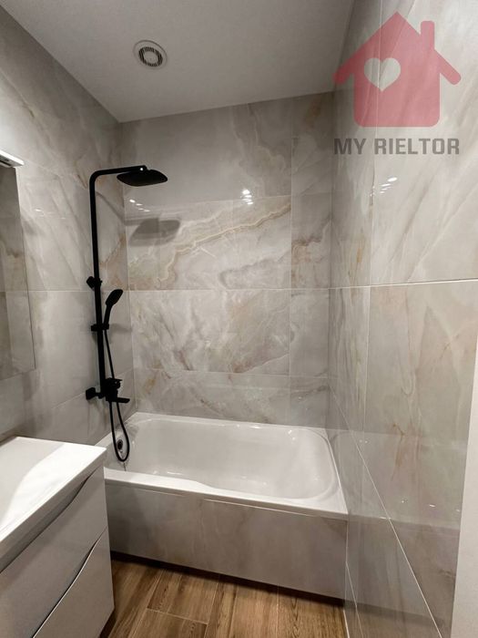 Продаж будинку у новому котеджному містечку!