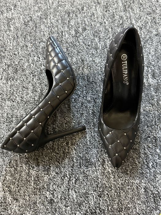 Zgrabne czarne szpilki