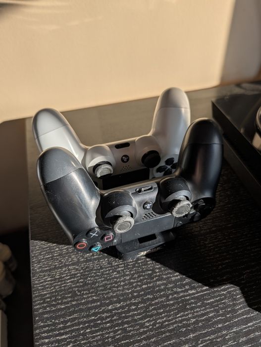 Ps4 500gb + 2 comandos