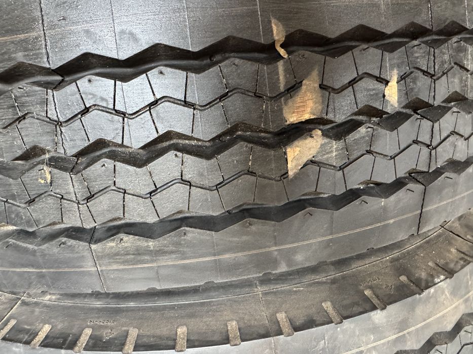 Pneus 9,5 R17,5 Bridgestone/Michelin - NOVOS