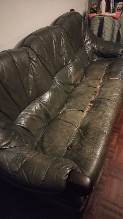 Sofá em Madeira Maciça e Pele