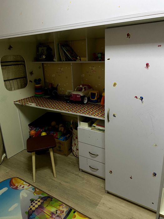 Дитяче ліжечко. .