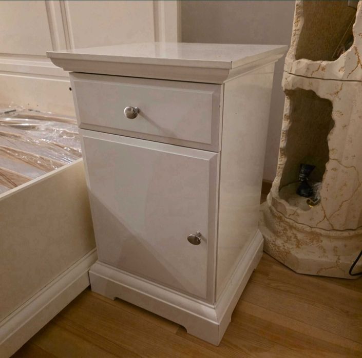 Sprzedam łóżko i dwie szafki nocne