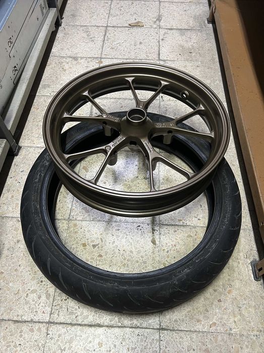 Jantes Honda CB300R (Pyrite Metallic) + Pneus Dunlop Sportmax Usado