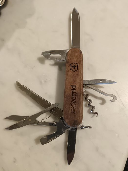 Victorinox Huntsman Wood