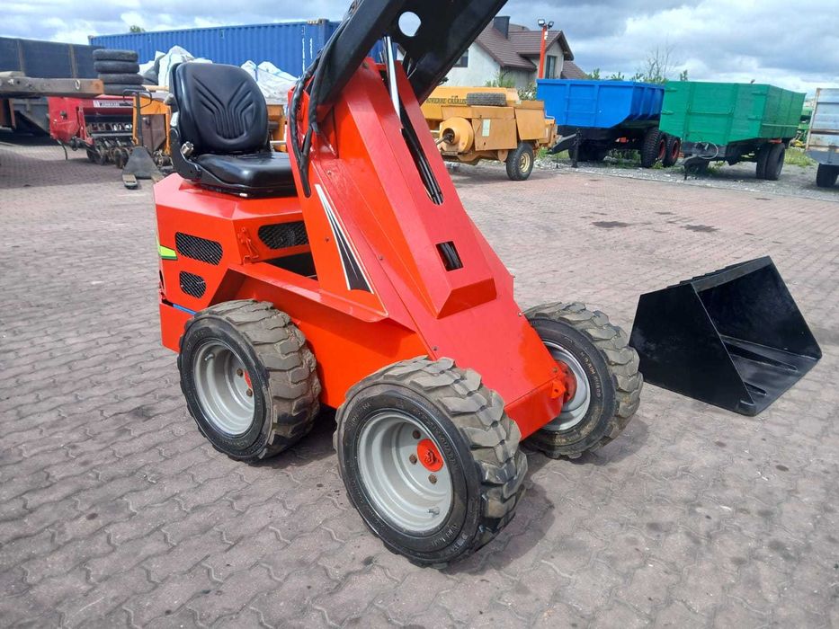 Mini ładowarka avant 320