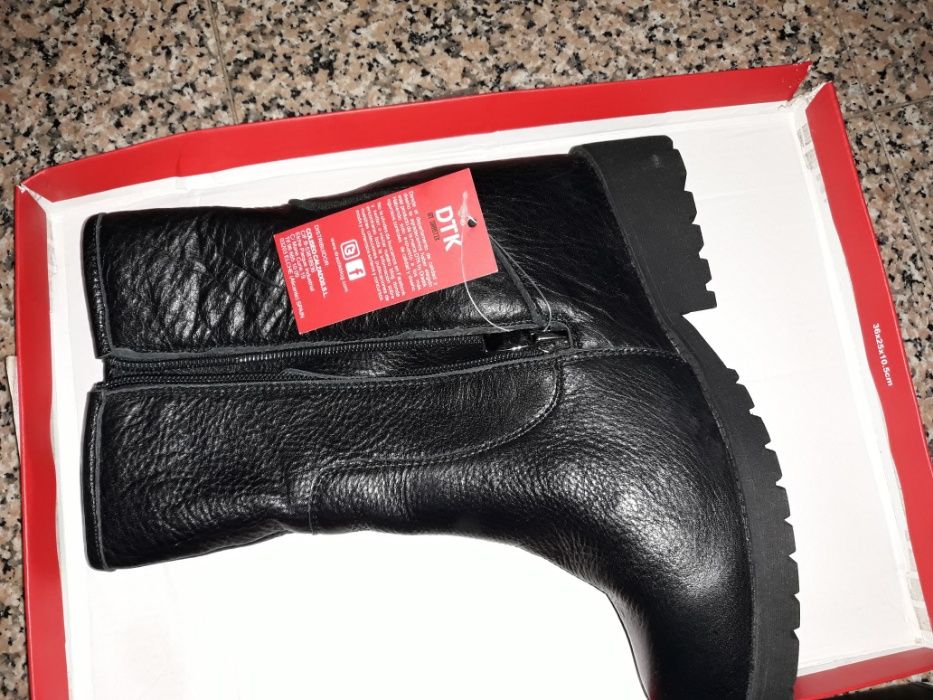 Botas com salto incorporado DTK - NOVAS
