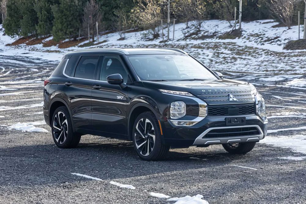 Mitsubishi Outlander      2024