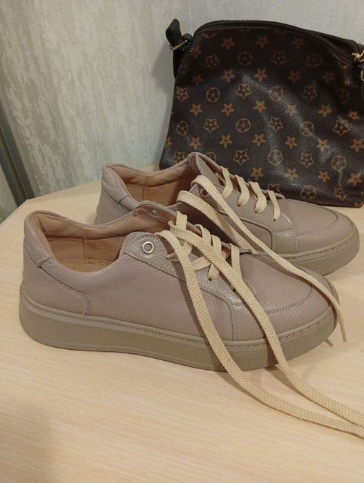 Мокасини нові шкіряні