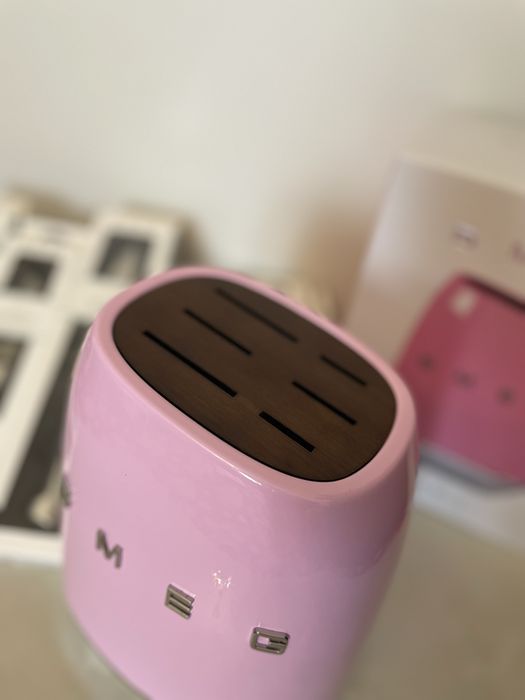 Набір ножів Smeg підставка та 6 ножів