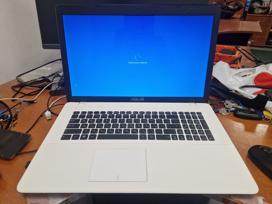 Asus X751S  8gb ozy   ssd 256  GeForce  920m 4gb