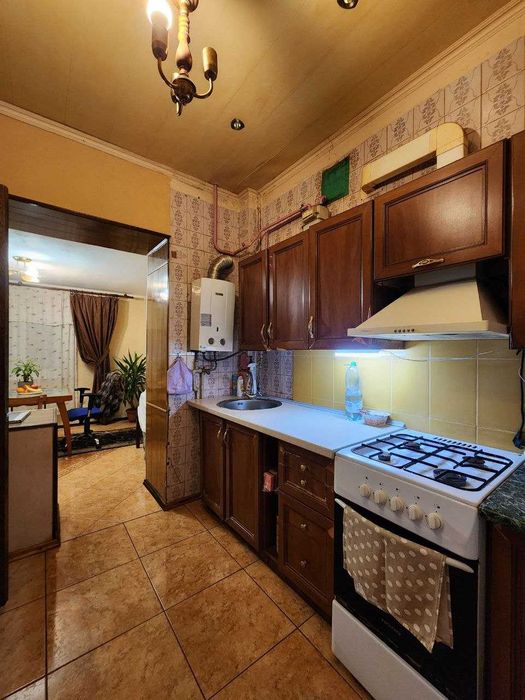 Продам 3 кімнатну квартиру на Слободці, вул. Різдвяна !