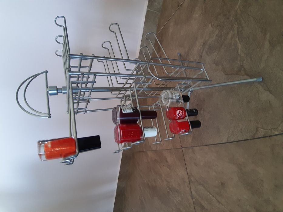 Okazyjnie sprzedam Karuzele na lakiery do paznokci