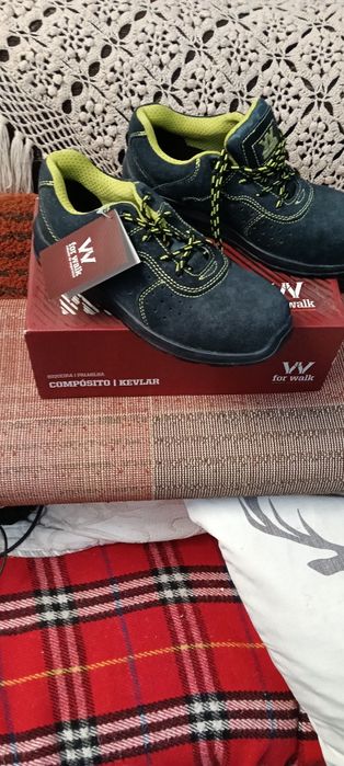 Sapatos de biceira aço n39 novos em cx