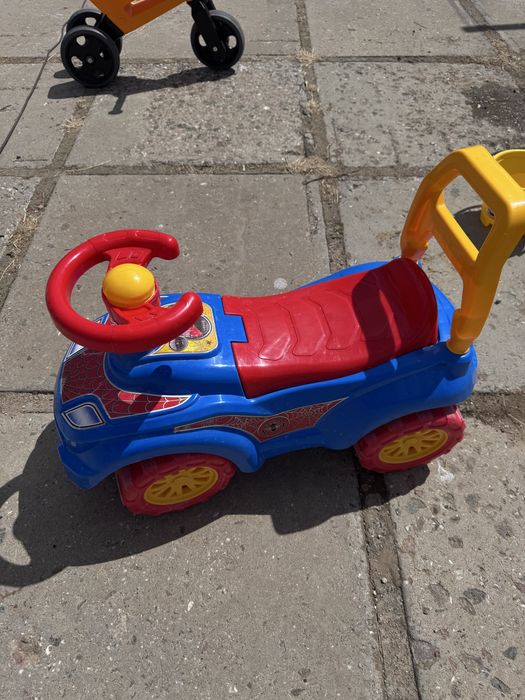 Машинка толокар у відмінному стані