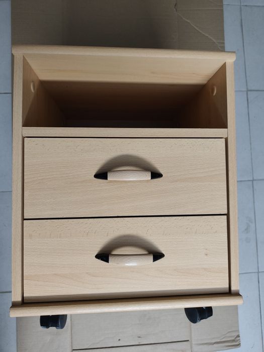 Mesa cabeceira usada