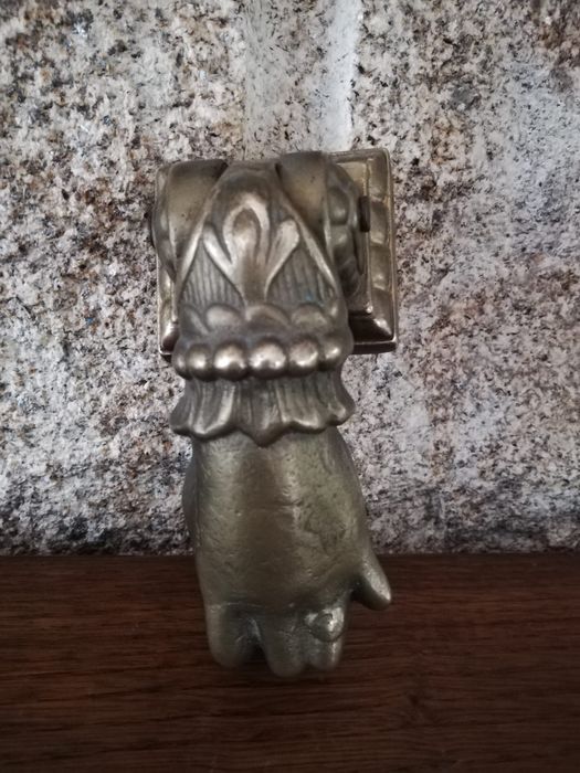 Batente de porta/portão antigo.