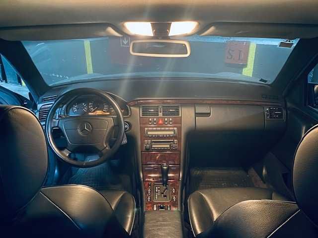 Mercedes-Benz E 300 — fotografia 6