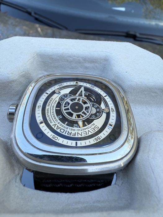 Годинник SEVENFRIDAY sf-p1b/01