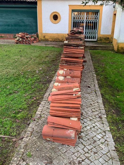 telhas de canudo  usadas