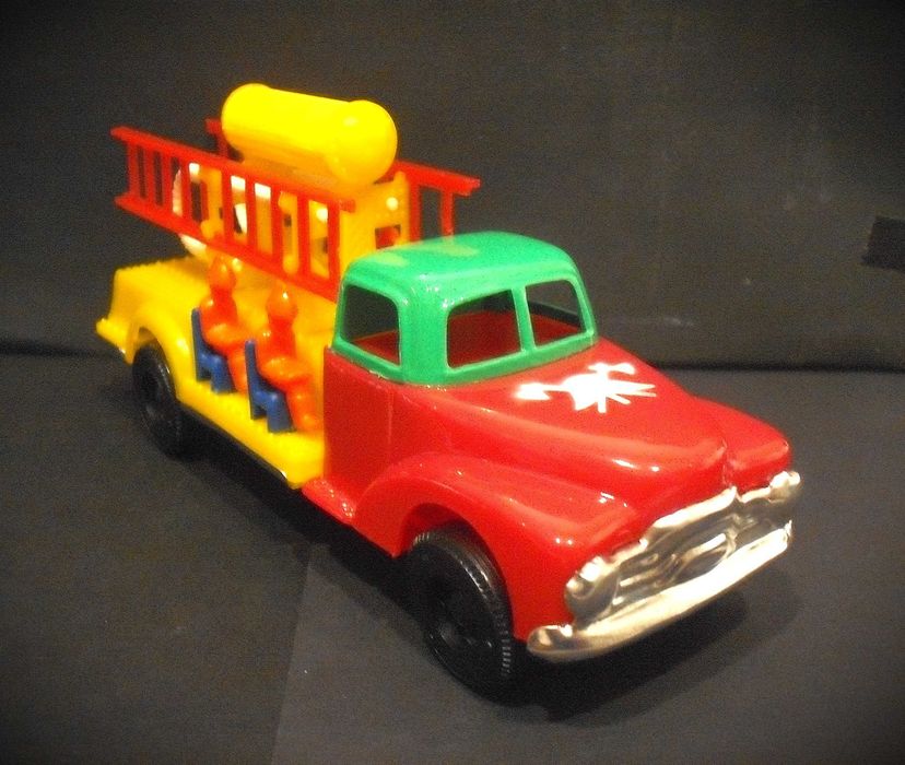Carro de bombeiros antigo da PEPE
