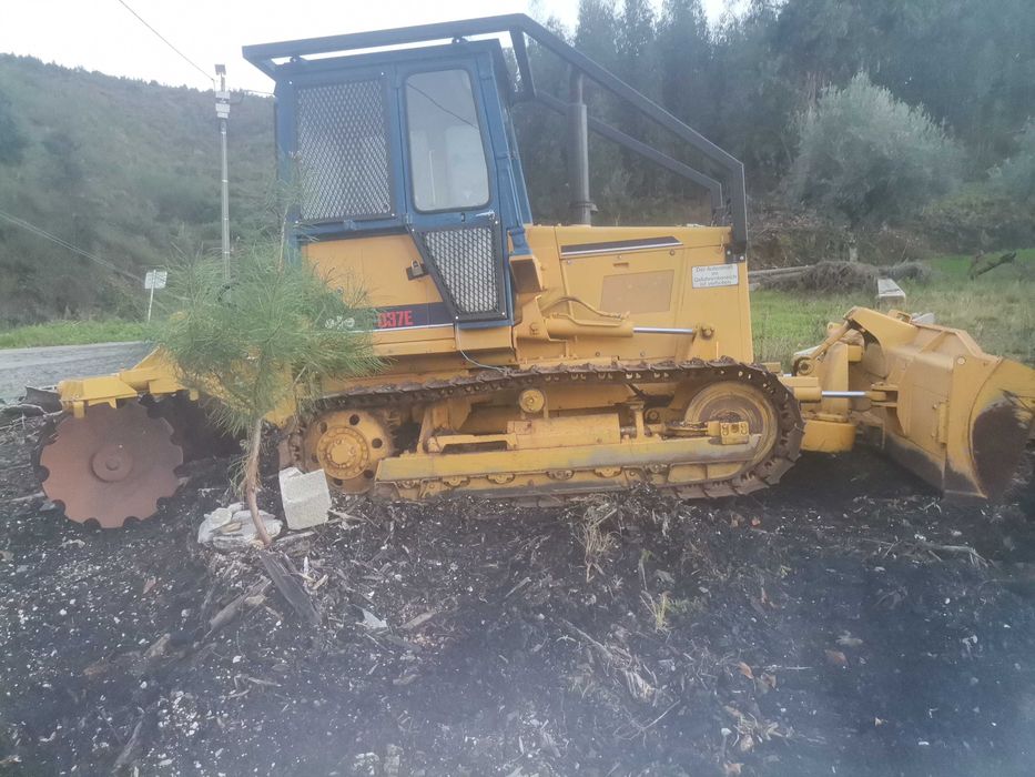 Máquina de rastos Komatsu D37