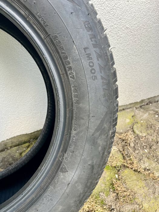 Opona 235/65/17 Bridgestone Blizzak LM005