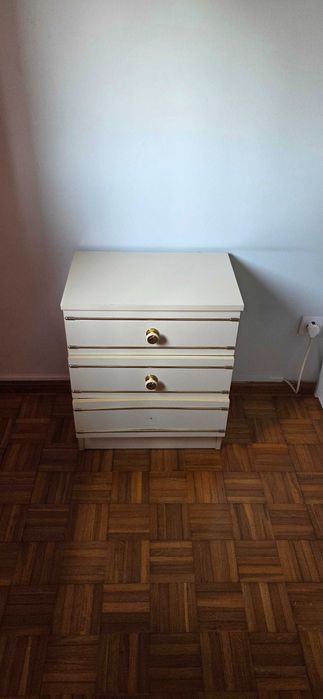 Mobília de quarto completa (camas + guarda‑roupas + cómoda)