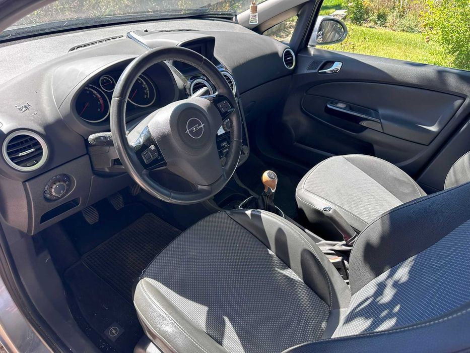 Opel Corsa 1.2 Cosmo Gasolina 06/2007 para Reparação (motor a trabalhar)