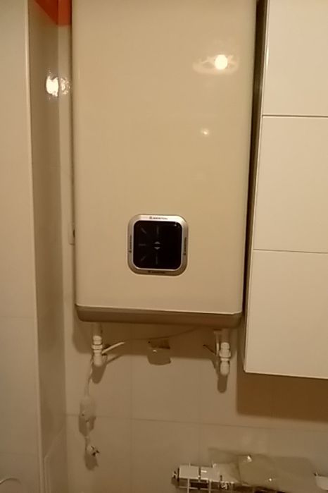 Продам бойлер Аристон