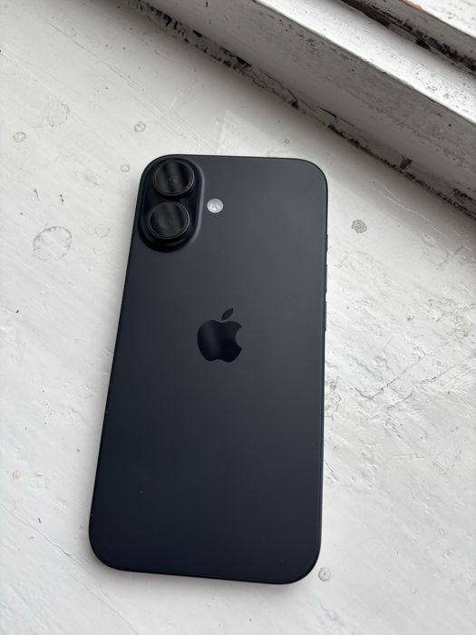 Apple iPhone 16 128GB Czarny • Bateria 94% • Stan bardzo dobry