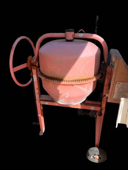 Alugo betoneira elétric de 230 volt.