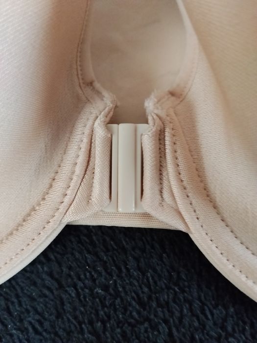 Chantelle zapinany z przodu beżowy cielisty 65F usztywniane spacer 3D