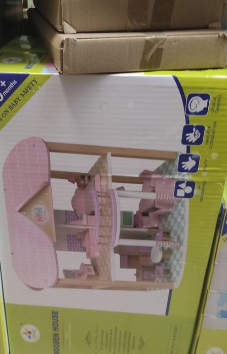 Duzy  drewniany domek  zabawka  dla dzieci