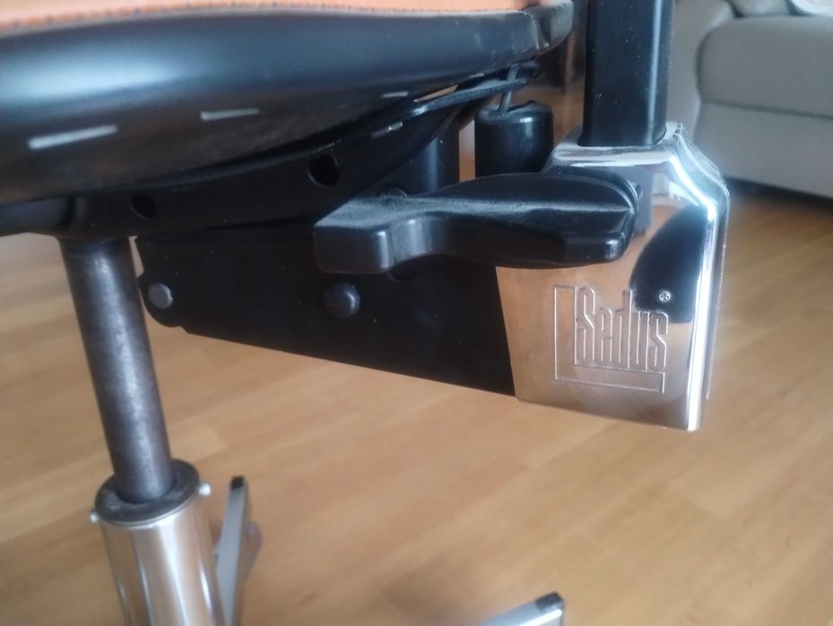Stary fotel Sedus model 6581.