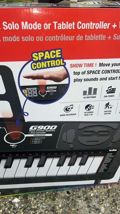 Piano com banco incluindo