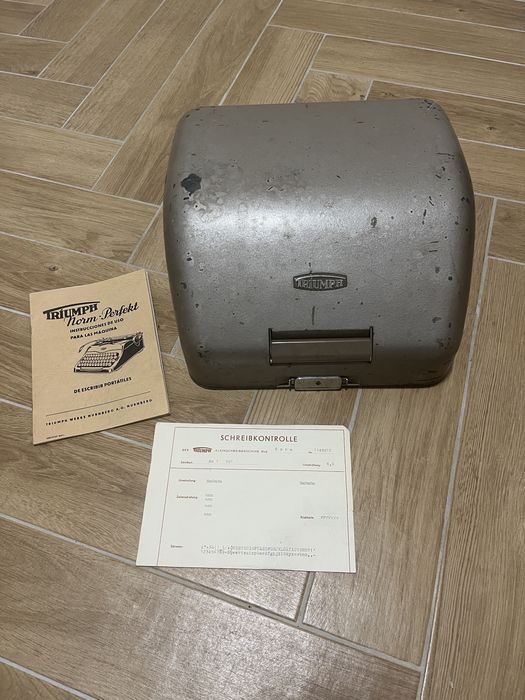 Maszyna do pisania dwukolorowa Triumph