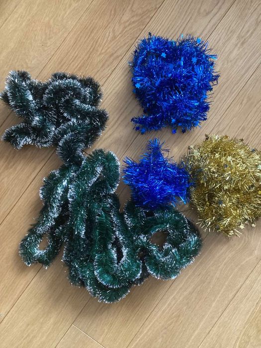 Новорічні прикраси деревʼяні іграшки, ялинкова гірлянда, Дід Мороз