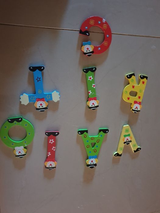 Letras para nome de criança para colar em porta de quarto