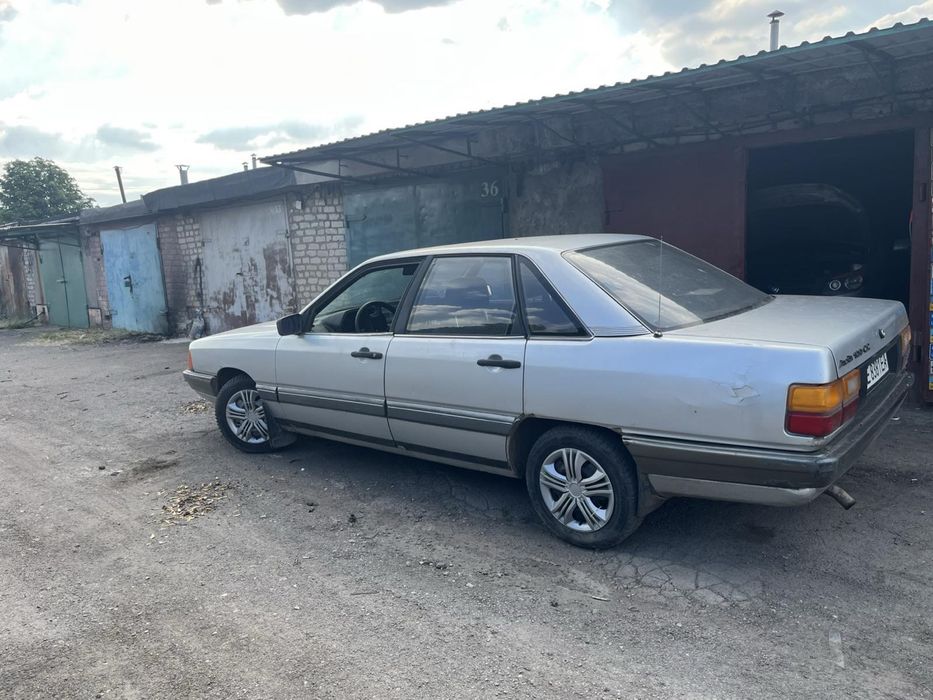Продам ауди 100