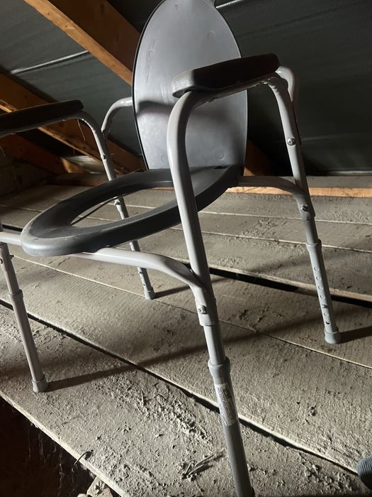 крісло качалка для душа та туалета