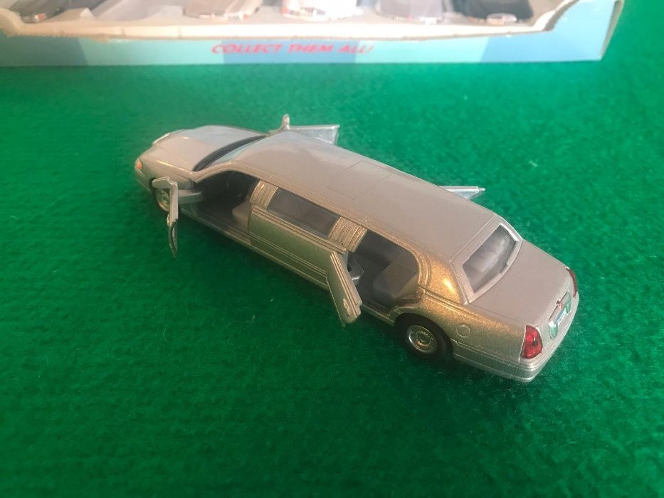 1999 Lincoln Town Car Stretch Limo 1/32
