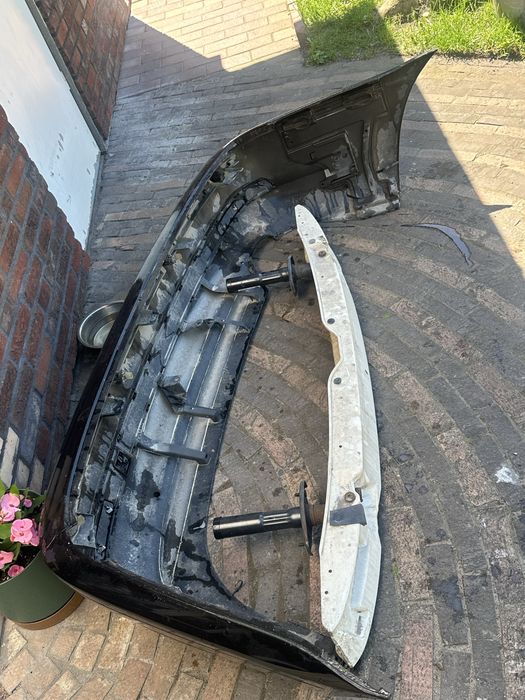 Sprzedam uszkodzony zderzak bmw e46 coupe przedlift