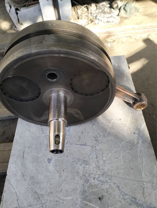 Коленвал Планета (гарний стан)